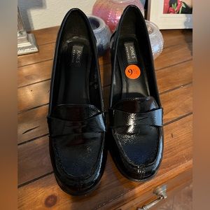 Jones New York black leather heels in a size 9 1/2